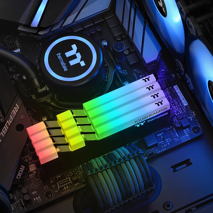 RAM DDR4 THERMALTAKE TOUGHRAM 8GB 4400 MHZ ARGB BLACK